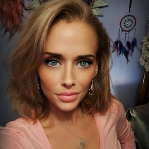 Meet your Posher, Ashley - Picture 1 of 2